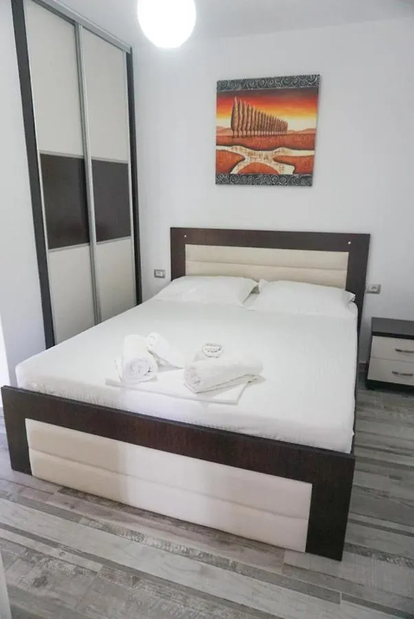 Mateo Apartaments Sarande 0*,