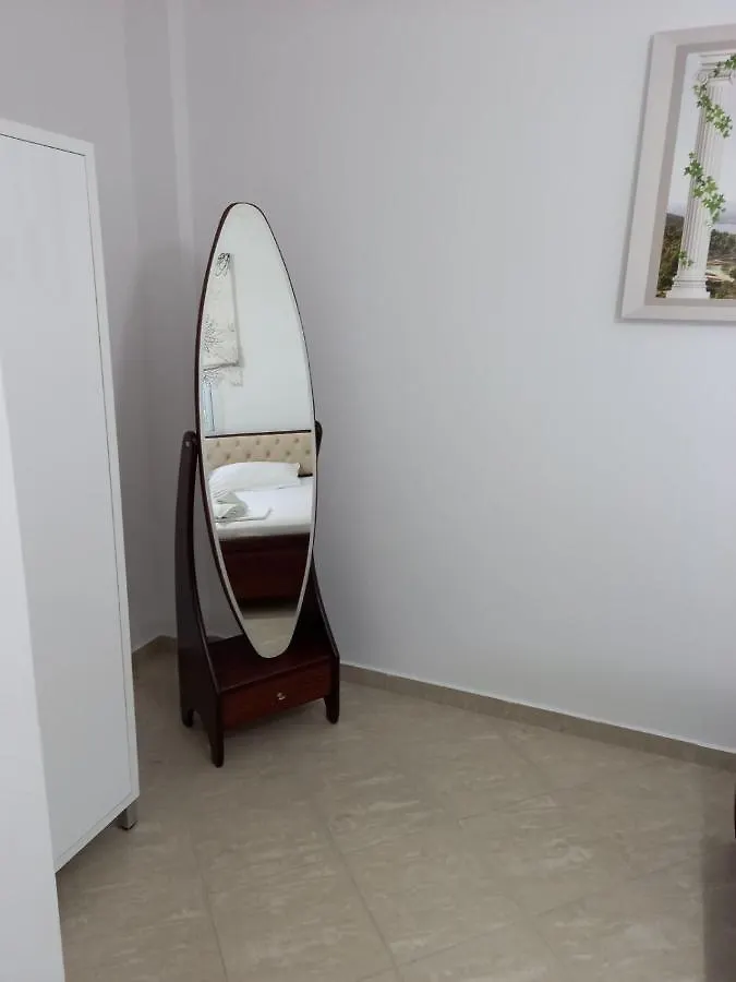 Mateo Apartaments Sarande 0*,
